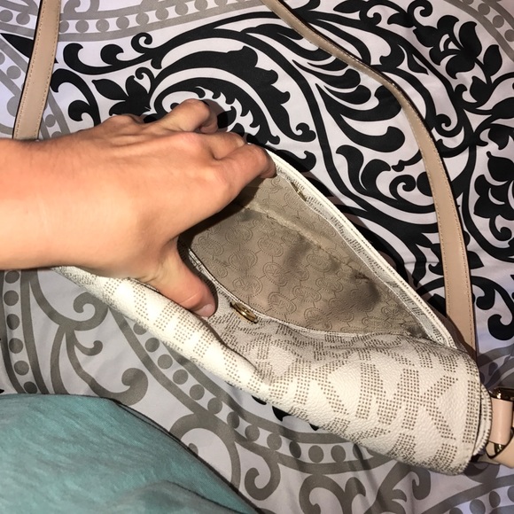 Michael Kors Large Crossbody - Picture 7 of 8