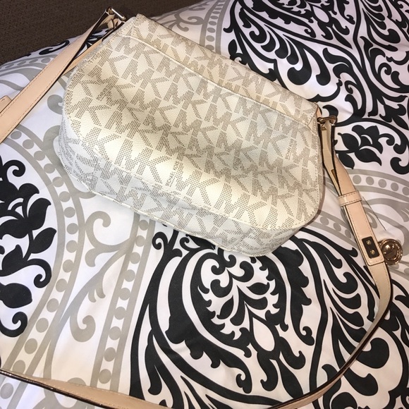 Michael Kors Large Crossbody - Picture 8 of 8