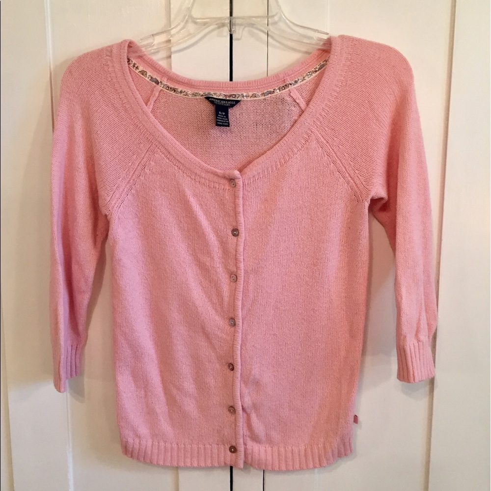 AE small soft pink sweater with buttons