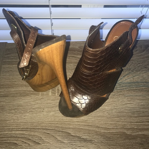 Jessica Simpson Brown Sandals - Picture 2 of 2