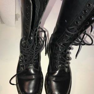 Dr. Marten 14 eyelet Made in England with insoles