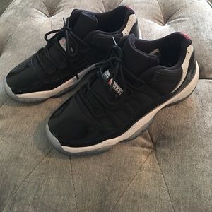 AIR JORDAN 11 RETRO LOW BLACK INFRARED PLATINUM
