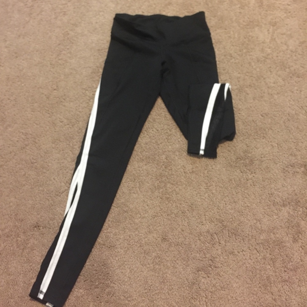 Workout leggings! Mesh details on legs!