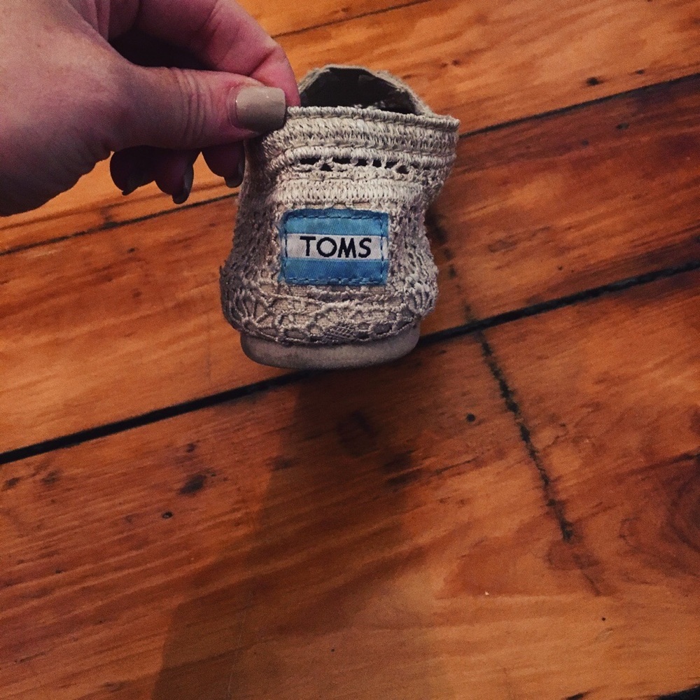 Toms - Picture 1 of 2