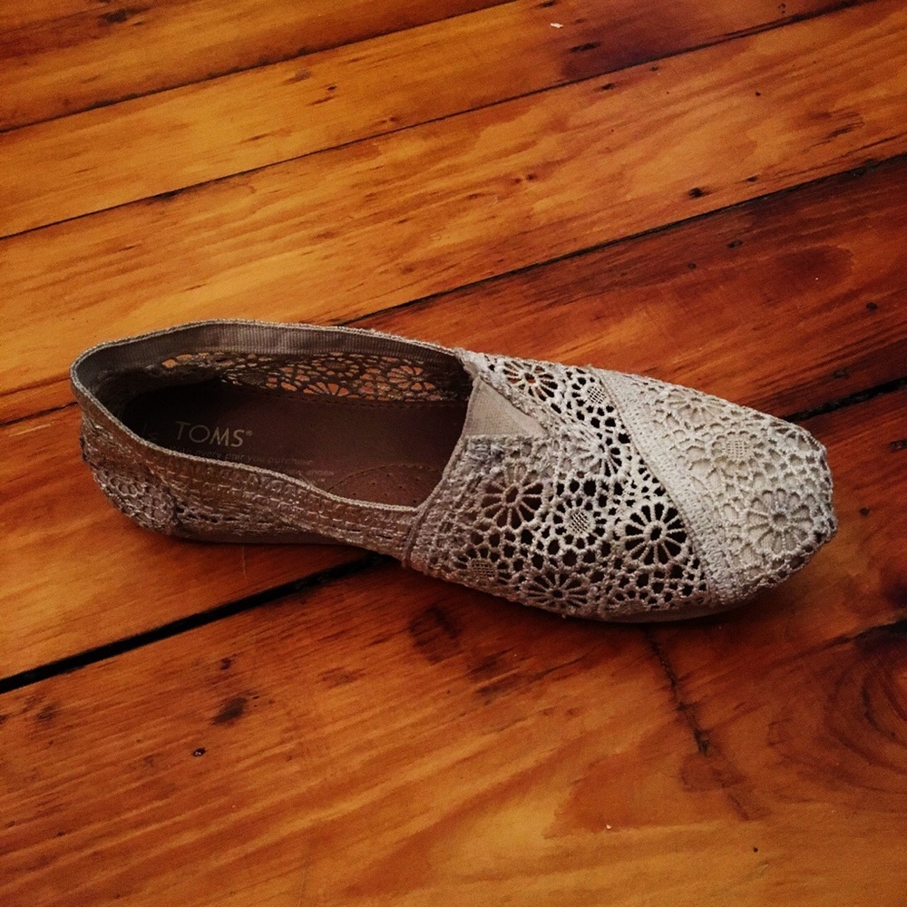 Toms - Picture 2 of 2