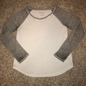 White and gray Aeropostale baseball tee
