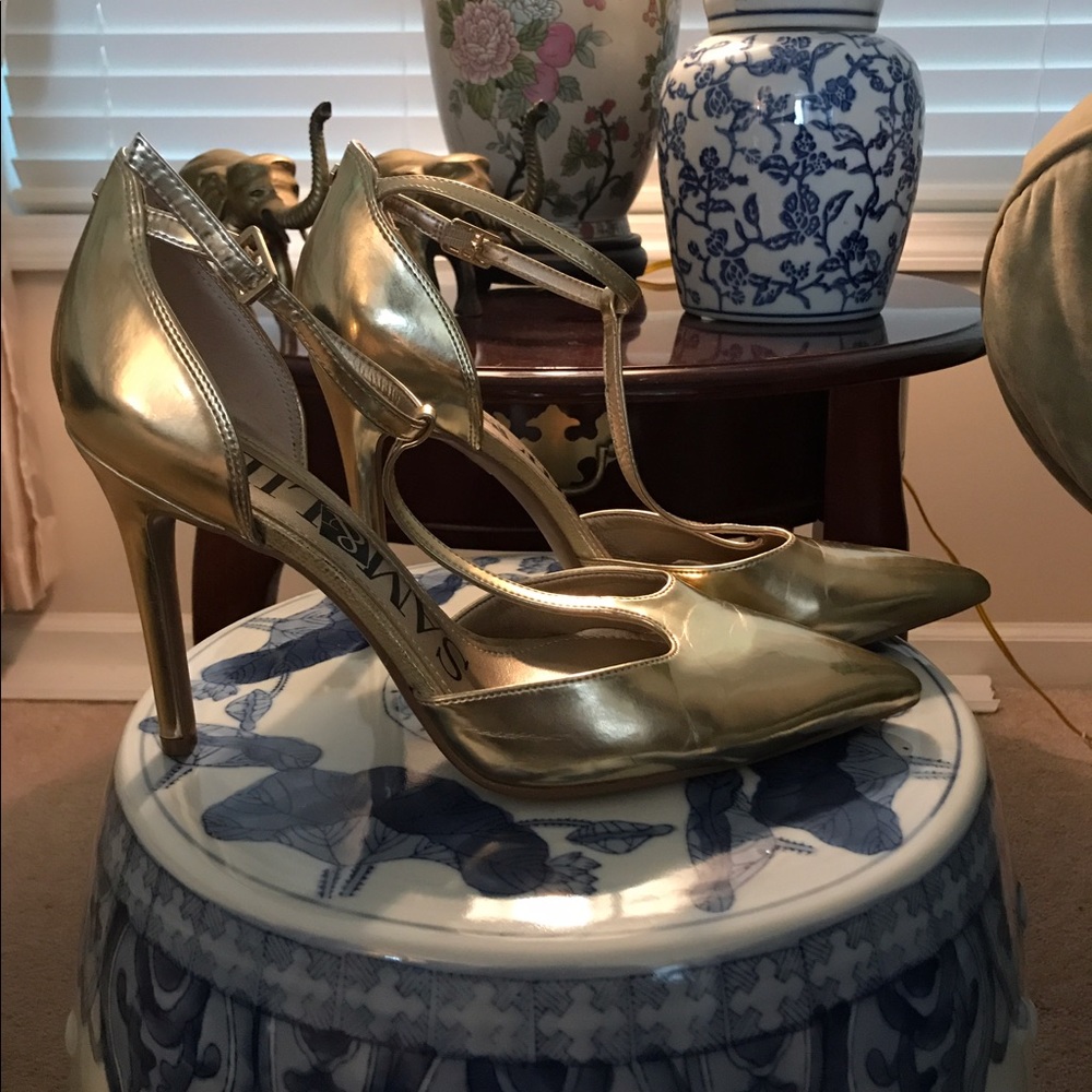 Metallic Pointsd-Toe T-Strap Stiletto