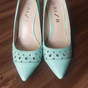 Unisa size 9 mint pumps