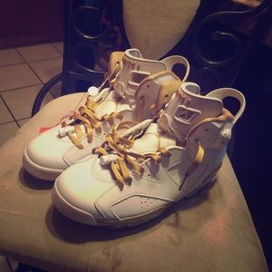 Jordan Golden Moment 6s