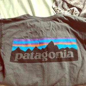 Patagonia Men's small grey long sleeve shirt
