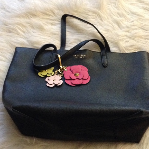 Victoria's Secret Handbags - ❤️Sold❤️💯% Authentic Victoria's Secret Crossbody