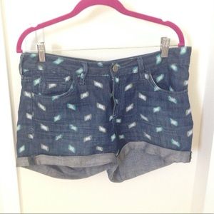 Patterned denim shorts