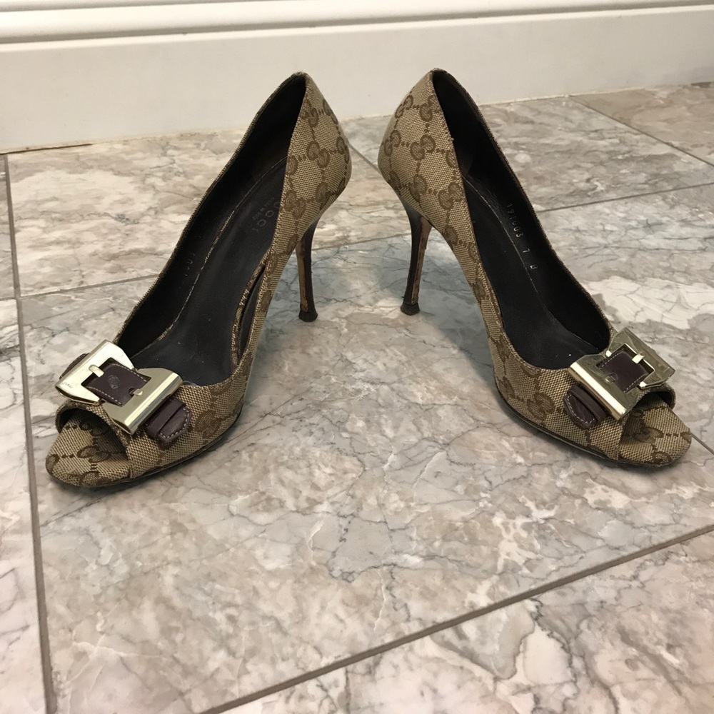 Gucci classic canvas pumps