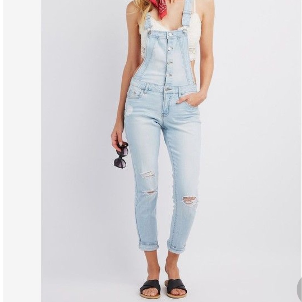 **Denim Distressed** Light-Wash Overalls👖