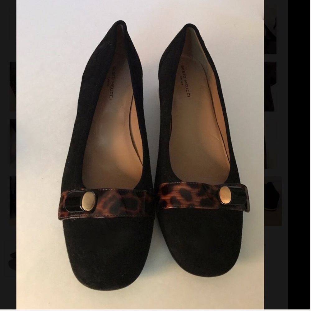 Sesto Meucci Black Suede Pumps Gold Low Heel 9 ½