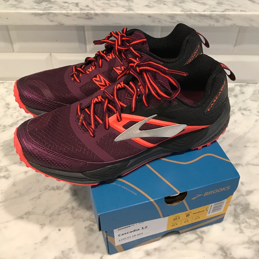 Brand New Brooks trail Cascadia 12, Women's 10.5