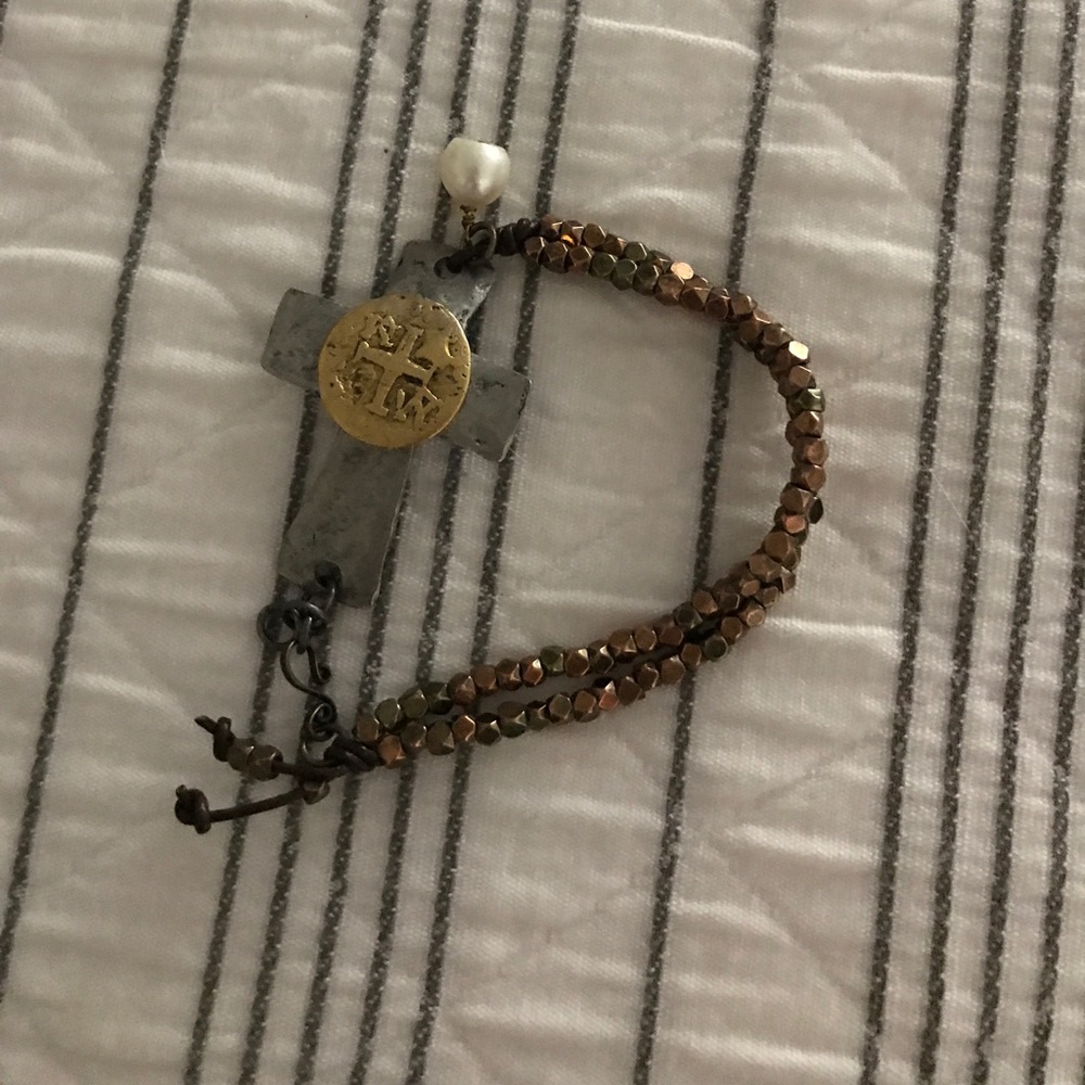Bracelet pearl and cross