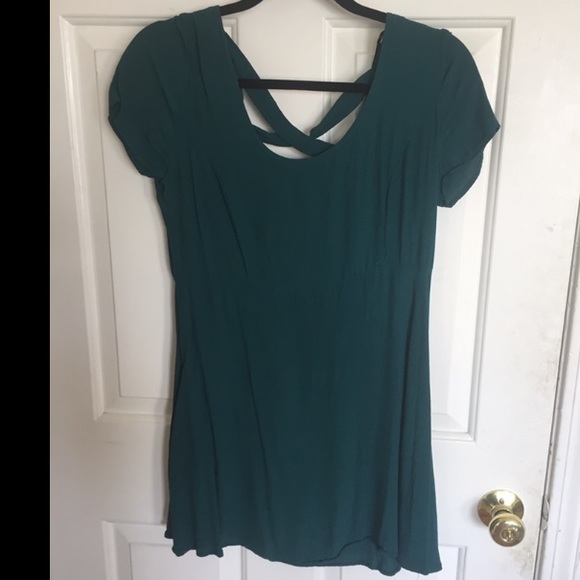 Forever 21 Dresses & Skirts - Green crepe criss cross mini dress