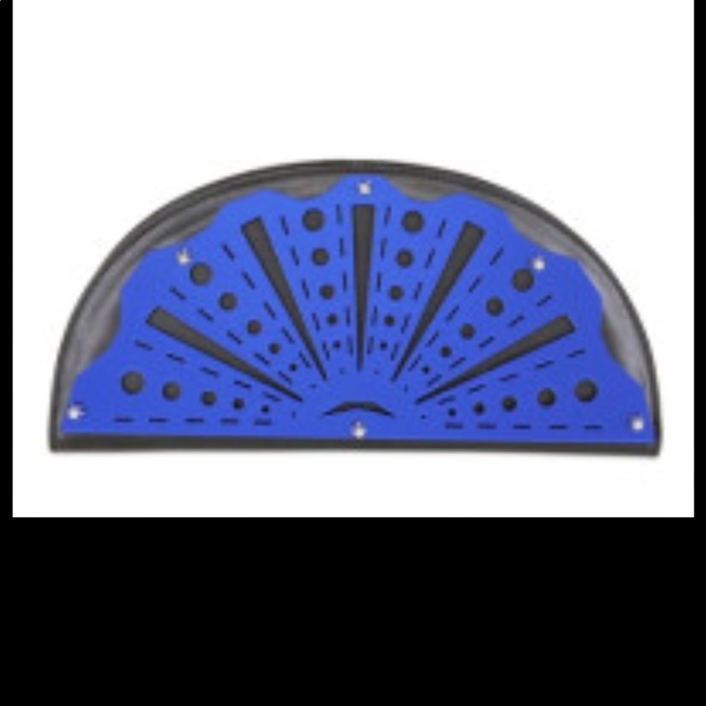 Kzeniya leather clutch
