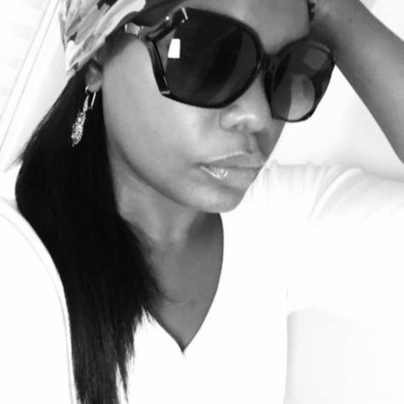 Meet your Posher, Giselle - Picture 1 of 1