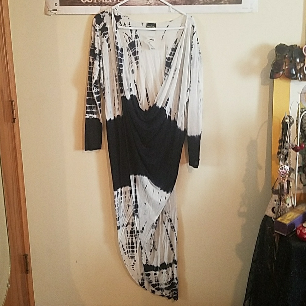 Audrey 3+1 Long and drapey tie dye top