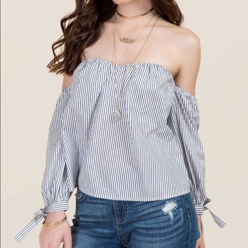 🆕 Francesca's Off The Shoulder Striped Top NWT