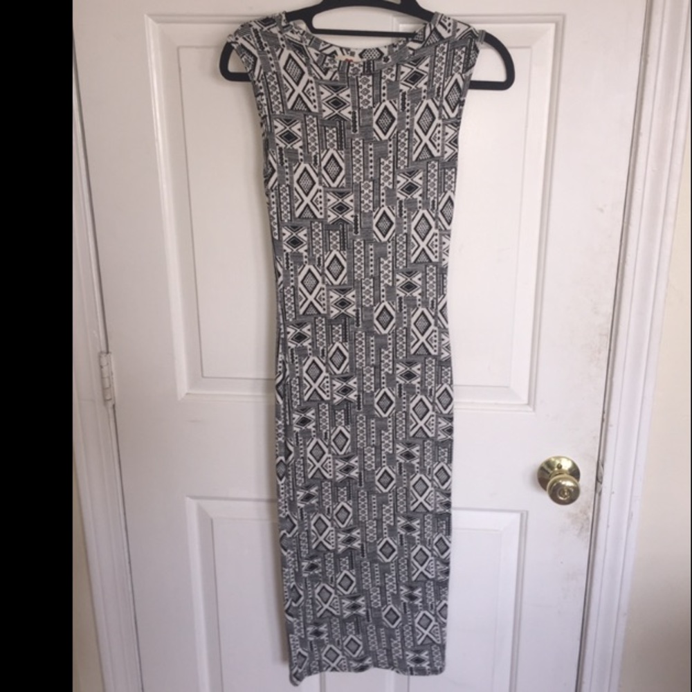 Black and white geometric shape bodycon midi dress