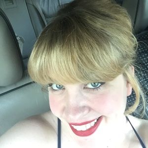 Meet your Posher, Leona