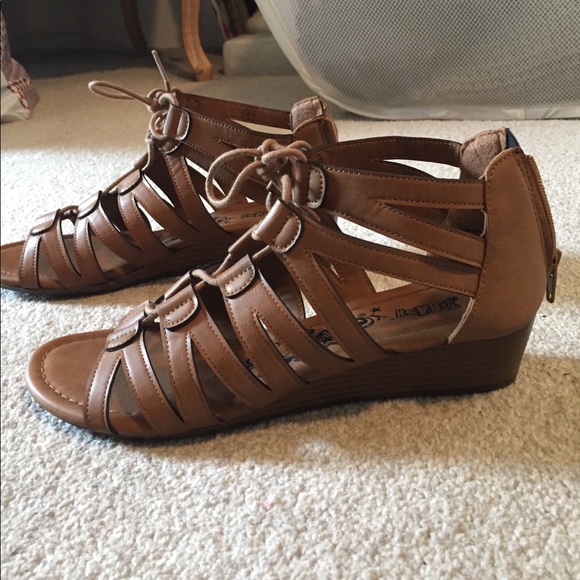 Lace up kitten wedge shoes - Picture 2 of 4