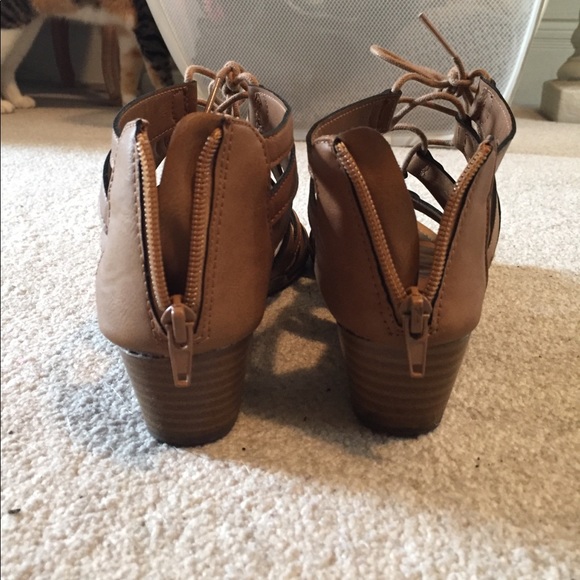 Lace up kitten wedge shoes - Picture 3 of 4