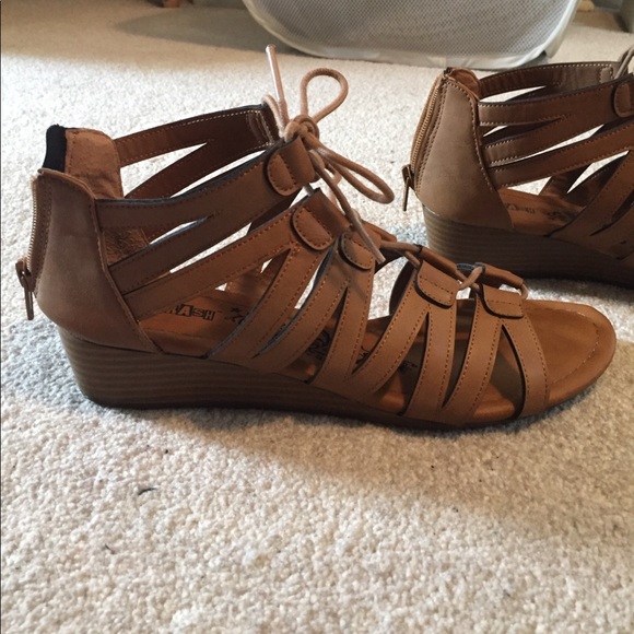 Lace up kitten wedge shoes - Picture 4 of 4
