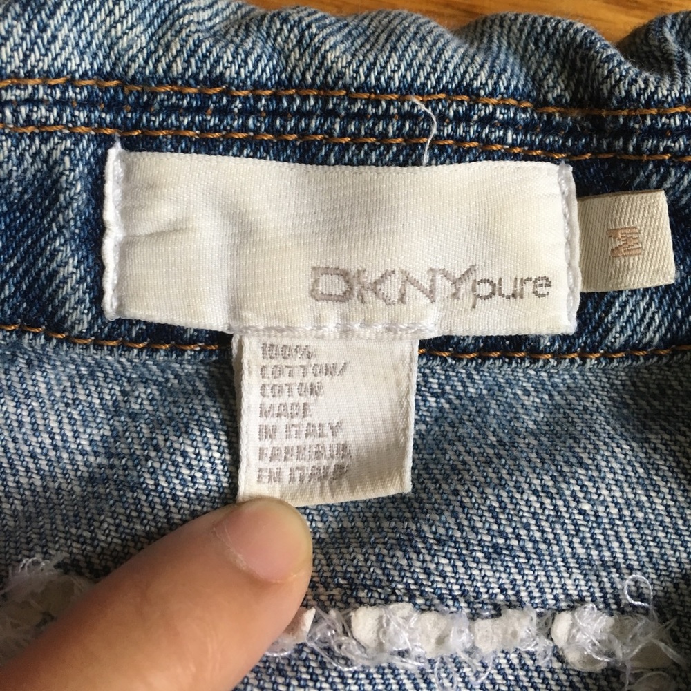 ❌❌SOLD❌❌ DKNY Jean Jacket Size M - Picture 2 of 2