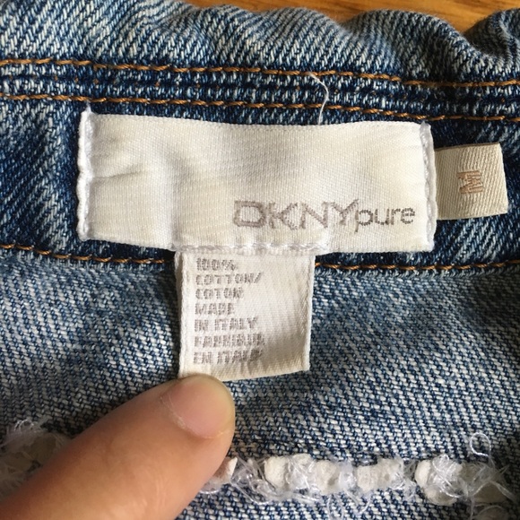 ❌❌SOLD❌❌ DKNY Jean Jacket Size M - Picture 2 of 2