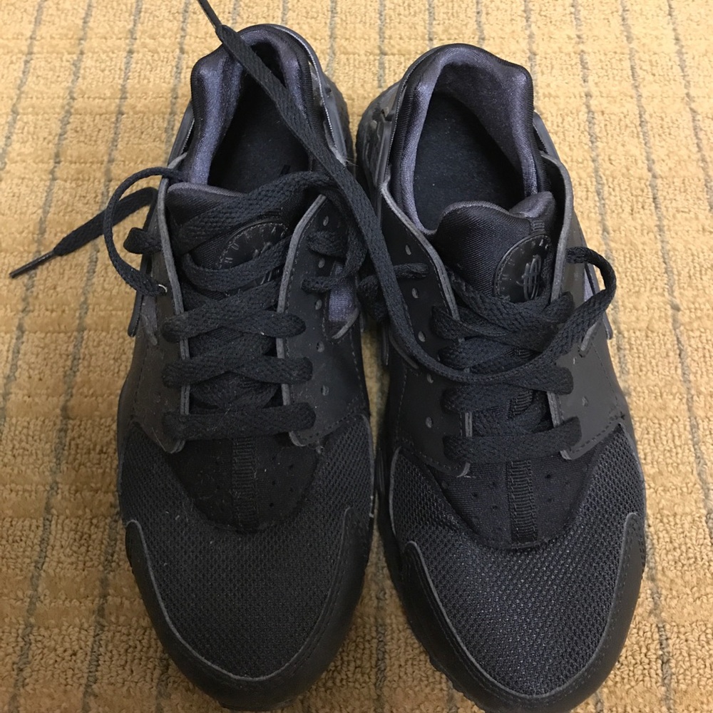 Reserved for ajoanna1 Nike Huaraches triple black