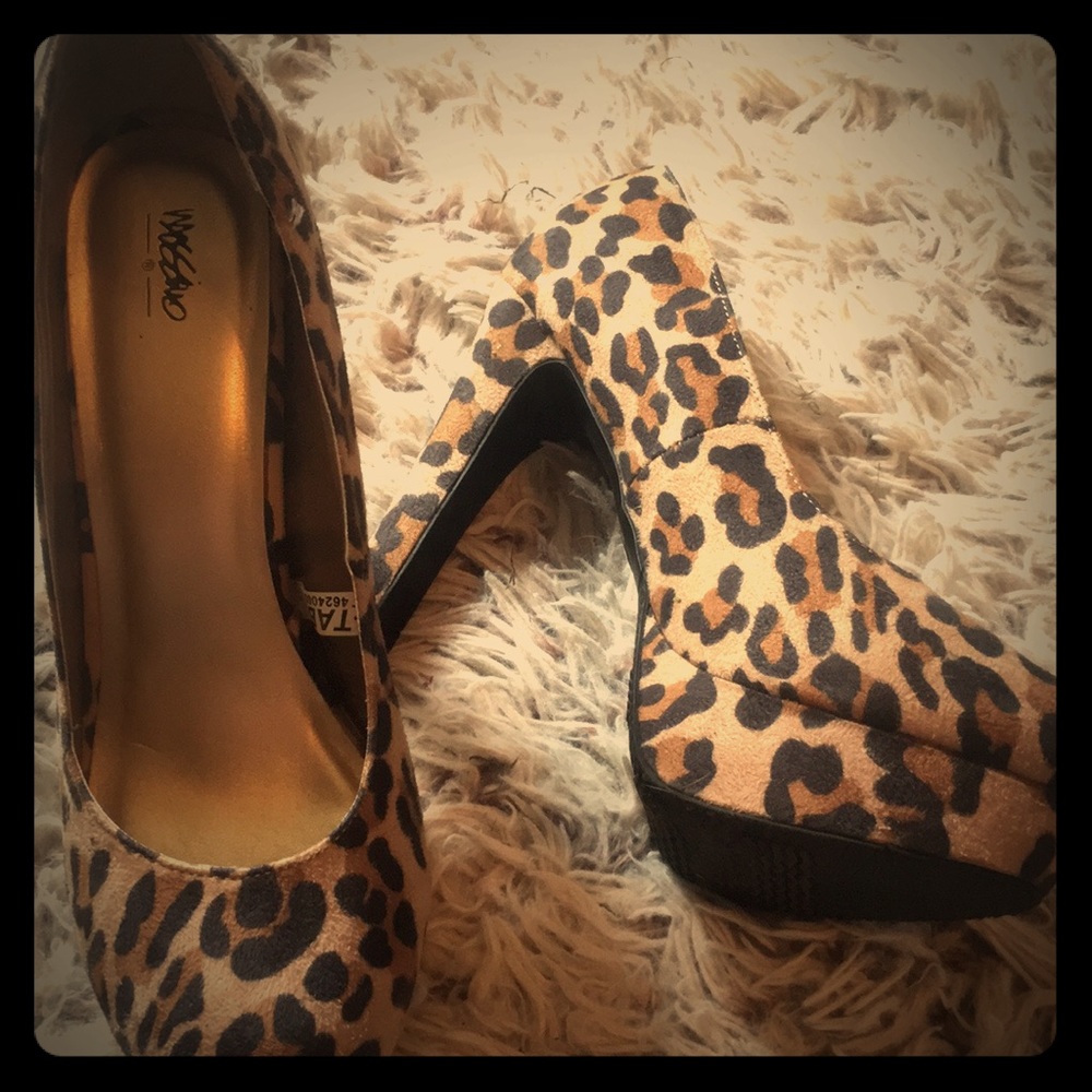 Leopard Pumps