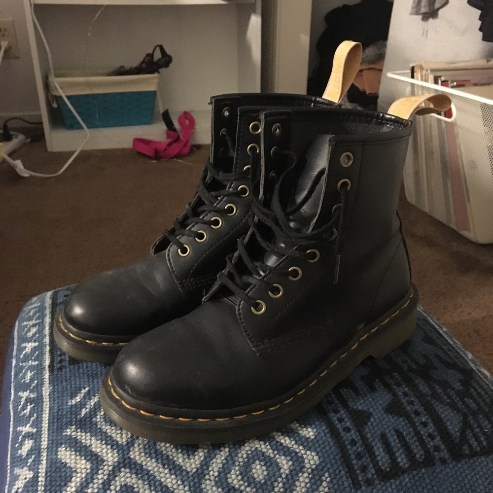 Vegan dr. marten black boots