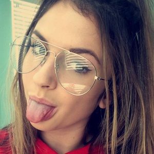 Meet your Posher, Molly