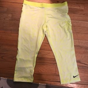 NWT nike cropped leggings