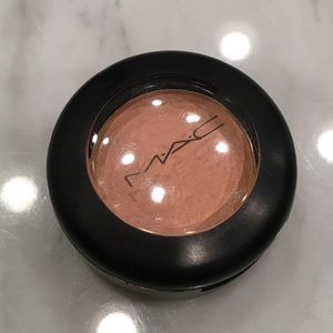 ✨M.A.C. Cosmetics Eyeshadow A43 MOTIF Frost +BONUS