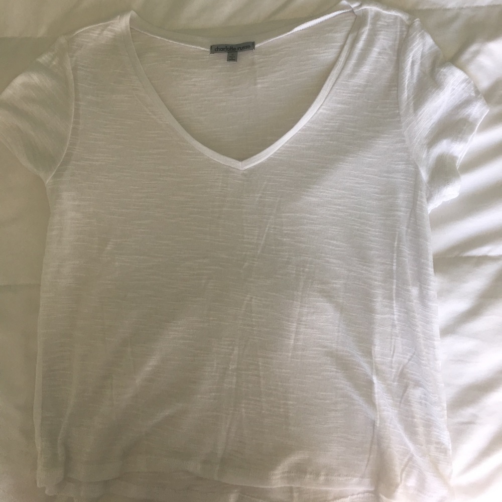 CHARLOTTE RUSSE White Short-Sleeved V-Neck Tee