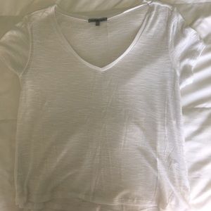 CHARLOTTE RUSSE White Short-Sleeved V-Neck Tee