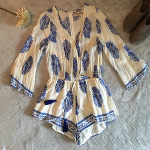 Blue and white floral romper | Reverse | Size M