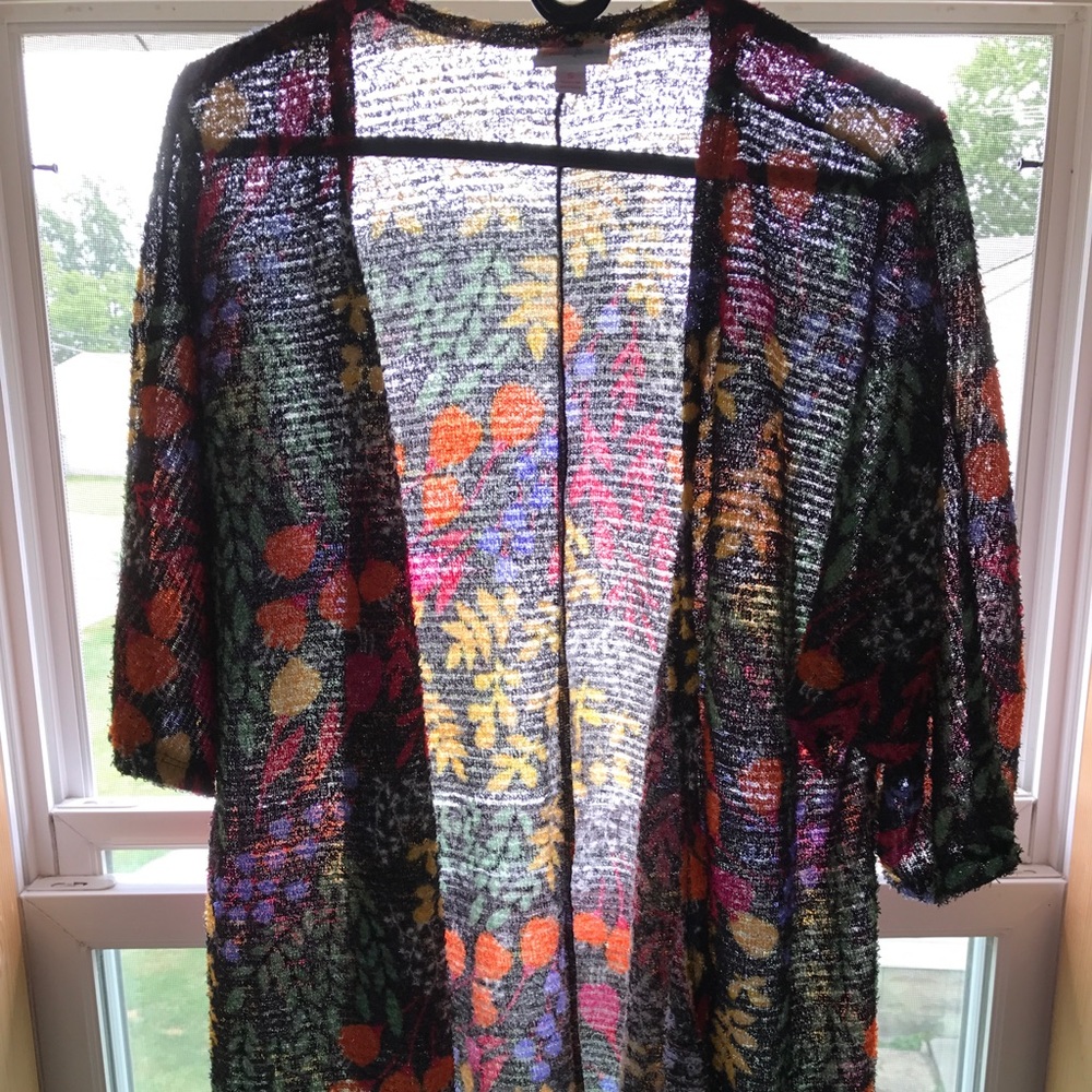 New LuLaRoe Small Lindsay Flower Print!