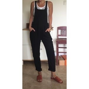 Super cute black Aritzia overalls/ play suit!