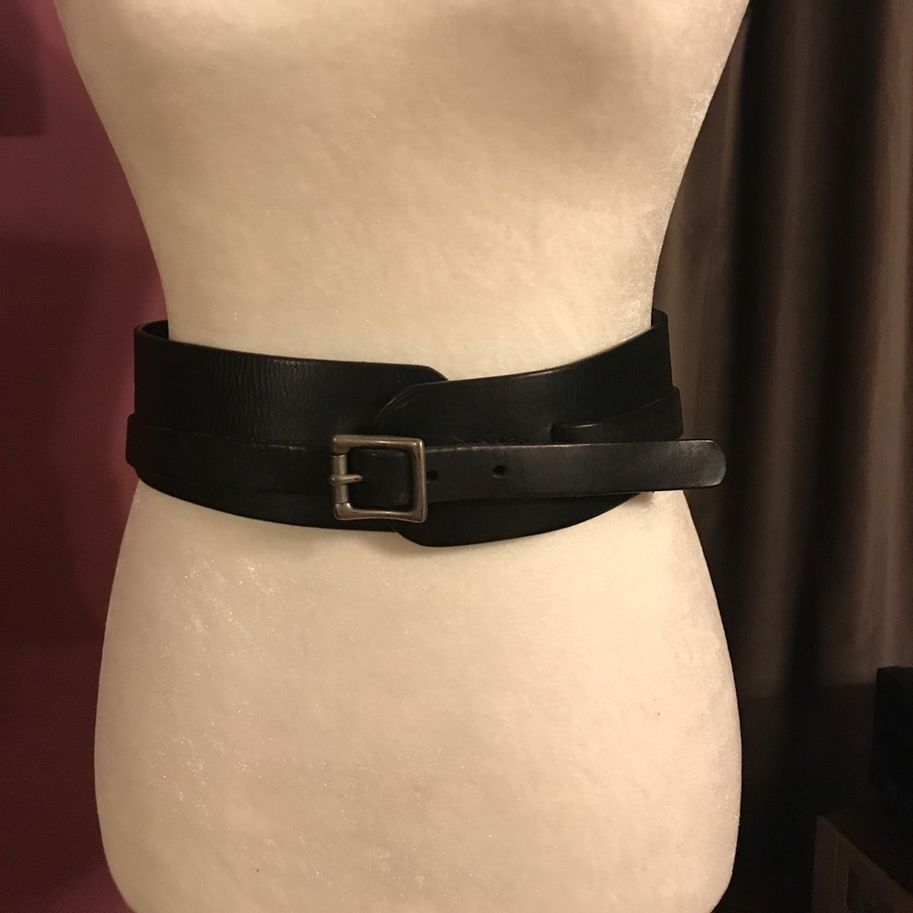 Gap leather waist belt