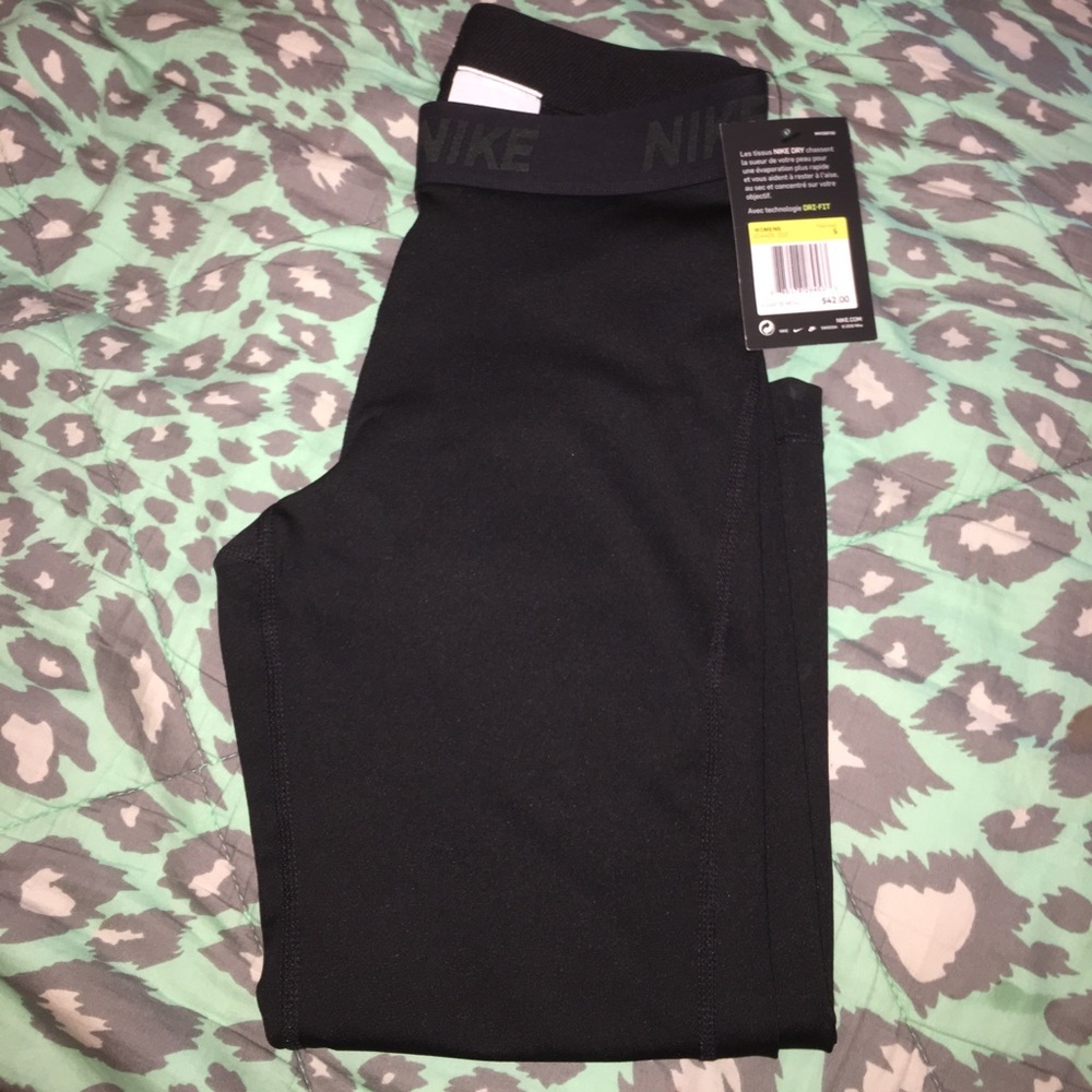 Black nike pro capri leggings