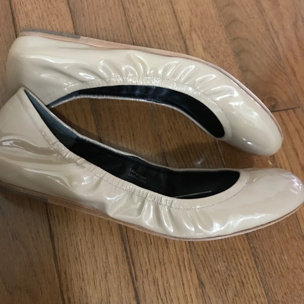 Vera Wang Camel Patent Leather Flats 9