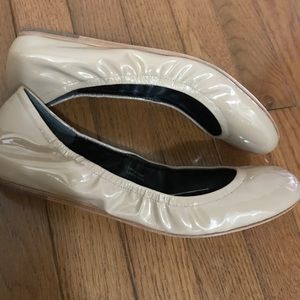 Vera Wang Camel Patent Leather Flats 9