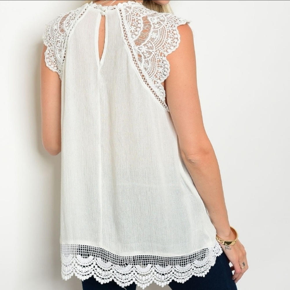 ✨ LAST ONE!! ✨ High Neck Sleeveless Blouse - Picture 2 of 6