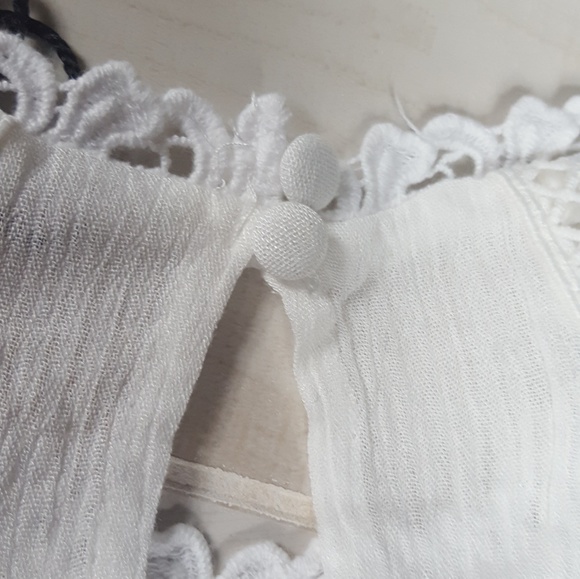 ✨ LAST ONE!! ✨ High Neck Sleeveless Blouse - Picture 6 of 6